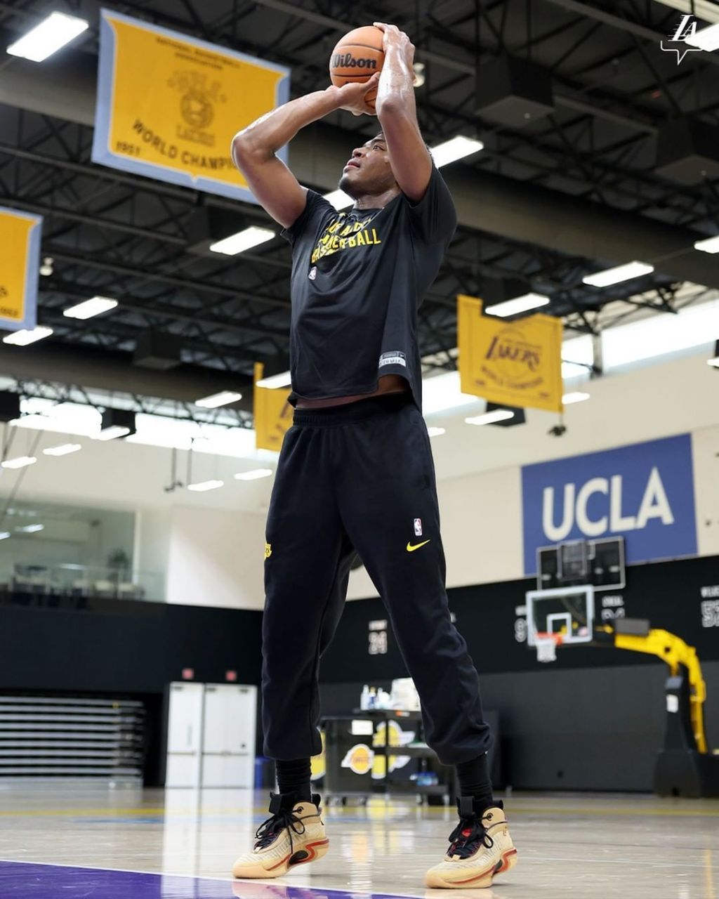 包含今晨体能课后，塞维利亚刷新队史纪录备战NBA常规赛，震撼外界，训练强度明显提升的词条